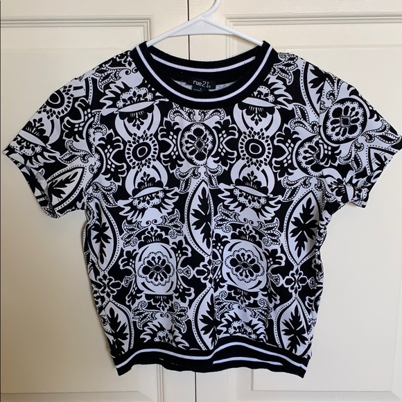 Rue21 Tops - Black and white floral tee
